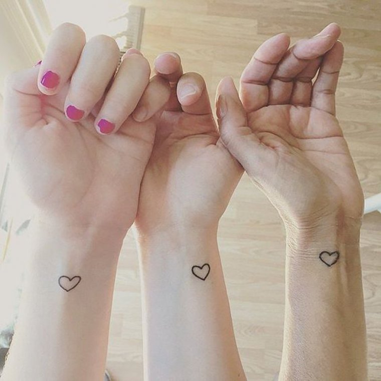 Парные тату для подруг: символ дружбы и единства 3